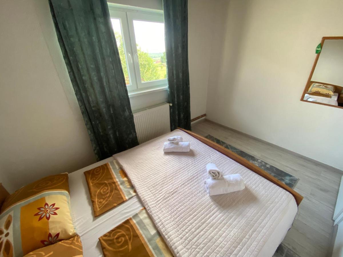 Villa Kuca Za Odmor Tarik Cazin Exterior foto